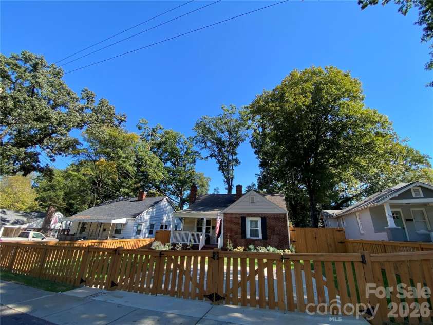 2906 Rush Avenue, Charlotte, NC 28208.  MLS# CAR4435558, YatesRealty ID 57188. 