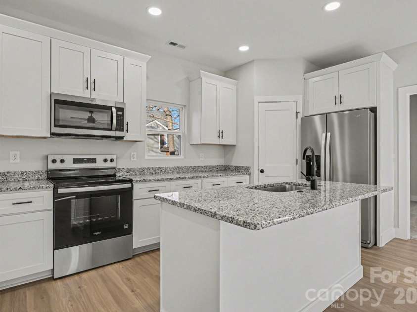 815 Leonard Lane, Salisbury, NC 28144.  MLS# CAR4335962, YatesRealty ID 5719. 
