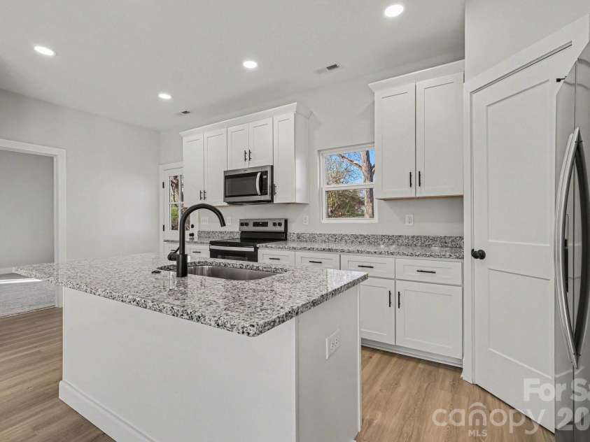 815 Leonard Lane, Salisbury, NC 28144.  MLS# CAR4335962, YatesRealty ID 5719. 