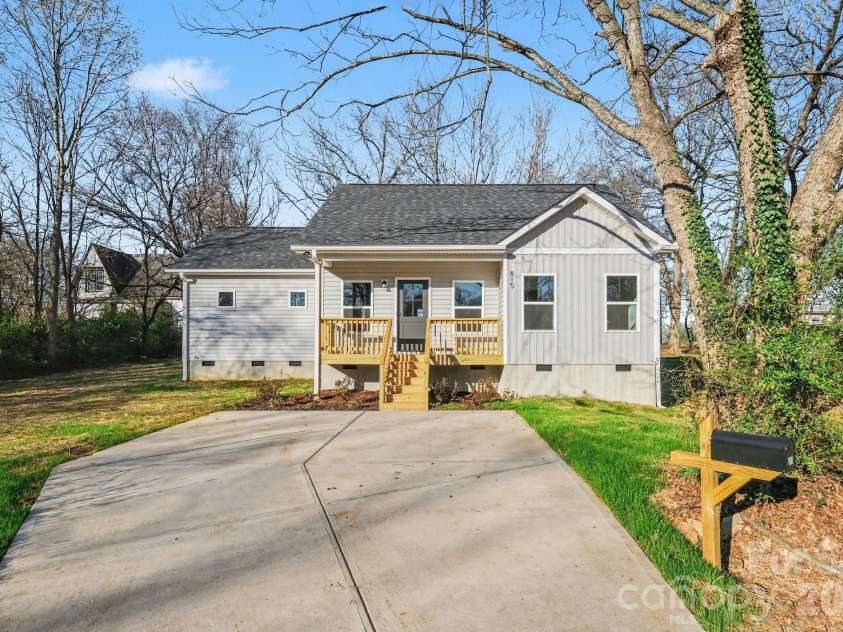 815 Leonard Lane, Salisbury, NC 28144.  MLS# CAR4335962, YatesRealty ID 5719. 