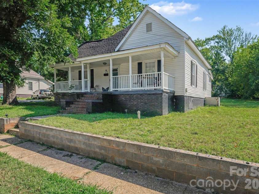 312 Vance Avenue, Salisbury, NC 28144.  MLS# CAR4403955, YatesRealty ID 57191. 
