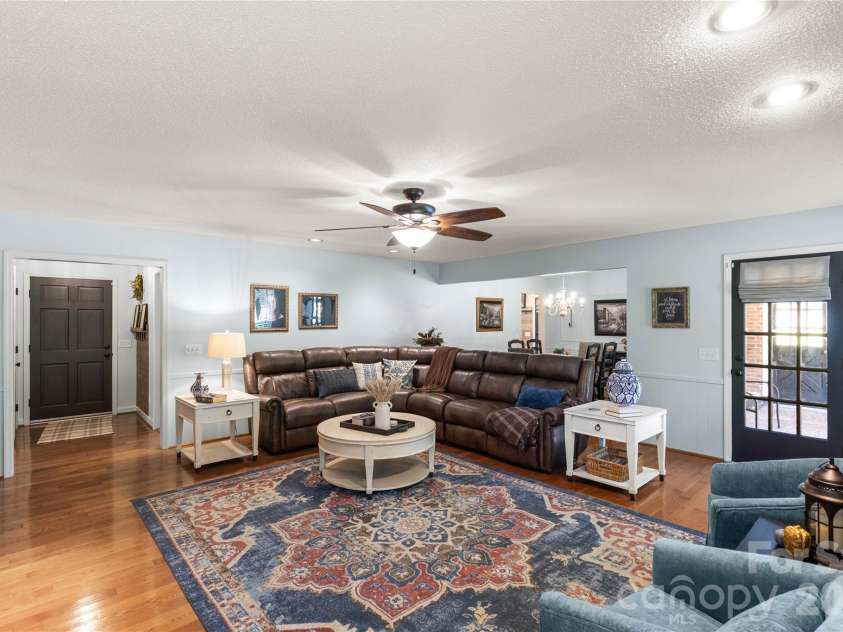 197 Floyd Road, Kershaw, SC 29067.  MLS# CAR4435070, YatesRealty ID 57193. 