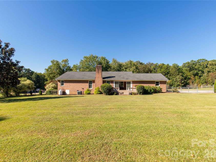 197 Floyd Road, Kershaw, SC 29067.  MLS# CAR4435070, YatesRealty ID 57193. 