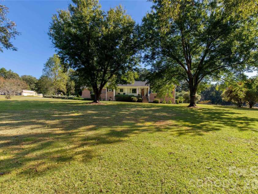 197 Floyd Road, Kershaw, SC 29067.  MLS# CAR4435070, YatesRealty ID 57193. 