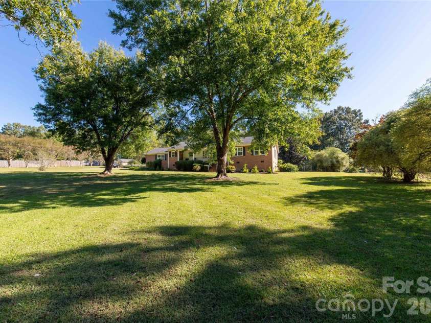 197 Floyd Road, Kershaw, SC 29067.  MLS# CAR4435070, YatesRealty ID 57193. 
