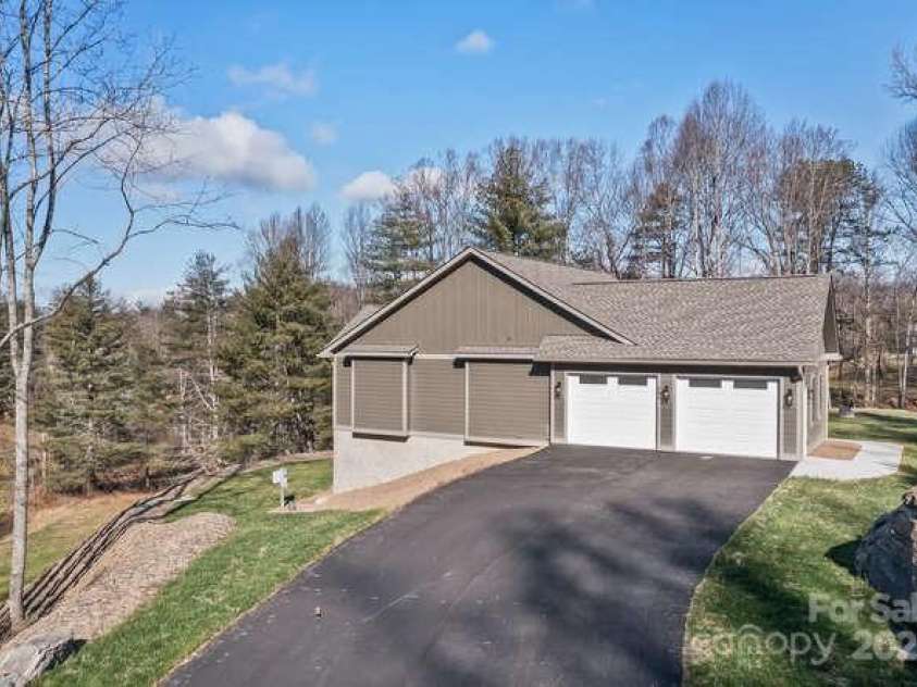 105 Sheila Wynne Drive, Fletcher, NC 28732.  MLS# CAR4330203, YatesRealty ID 572. 