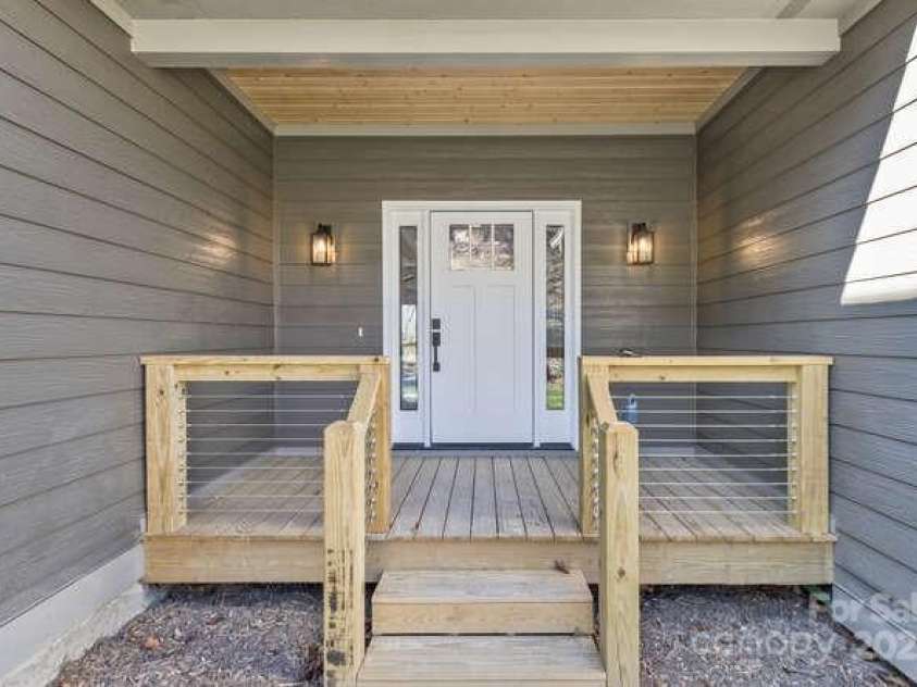 105 Sheila Wynne Drive, Fletcher, NC 28732.  MLS# CAR4330203, YatesRealty ID 572. 