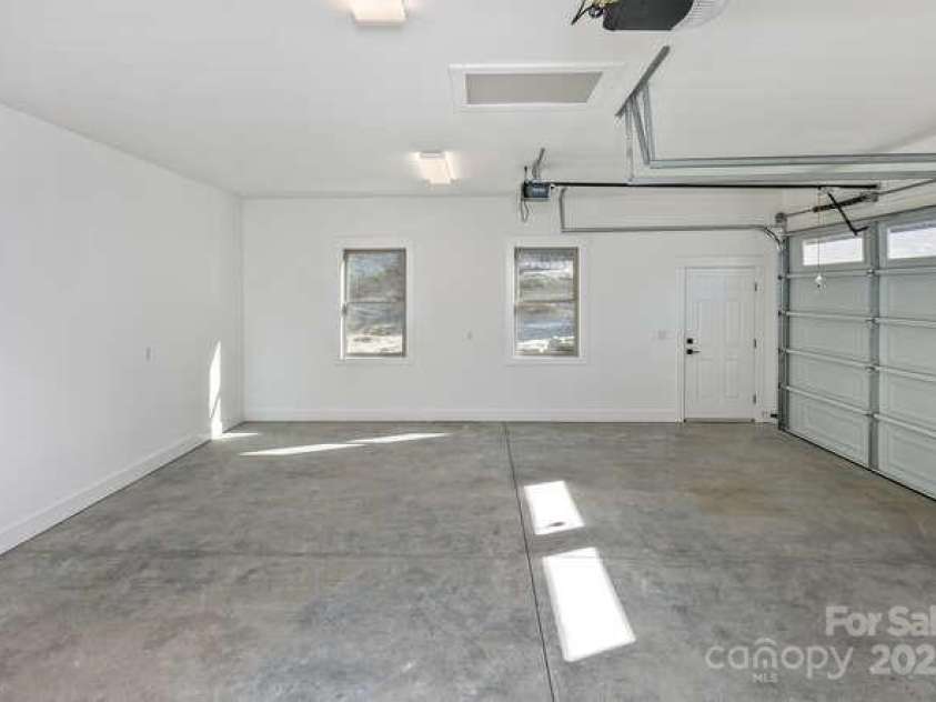 105 Sheila Wynne Drive, Fletcher, NC 28732.  MLS# CAR4330203, YatesRealty ID 572. 