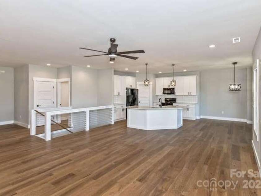 105 Sheila Wynne Drive, Fletcher, NC 28732.  MLS# CAR4330203, YatesRealty ID 572. 