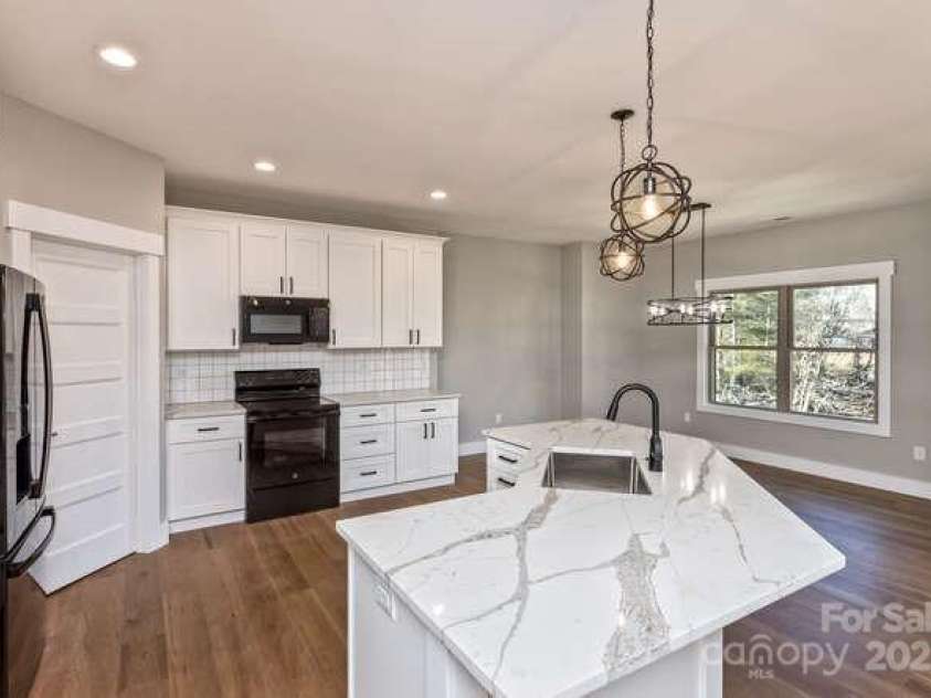 105 Sheila Wynne Drive, Fletcher, NC 28732.  MLS# CAR4330203, YatesRealty ID 572. 