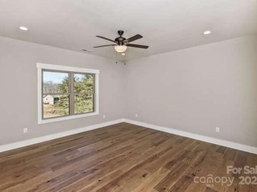 105 Sheila Wynne Drive, Fletcher, NC 28732.  MLS# CAR4330203, YatesRealty ID 572. 