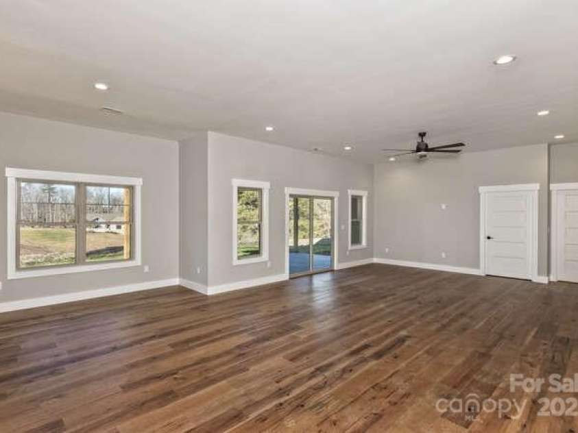 105 Sheila Wynne Drive, Fletcher, NC 28732.  MLS# CAR4330203, YatesRealty ID 572. 