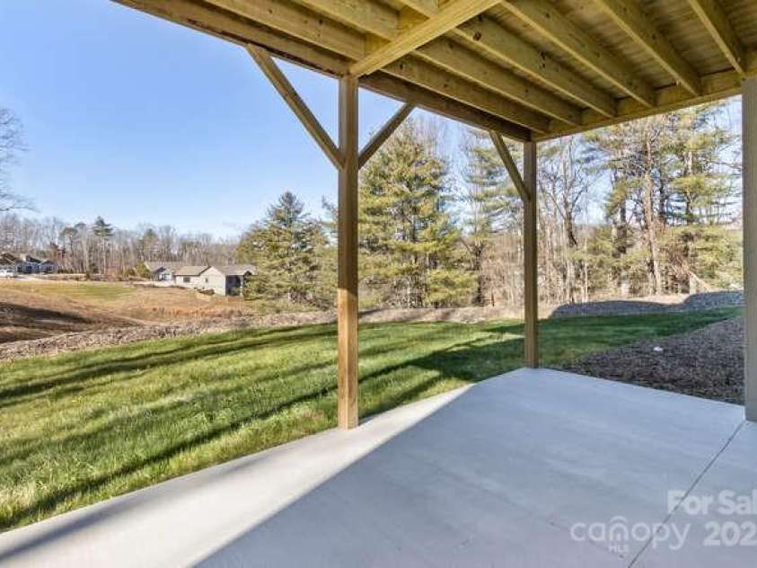 105 Sheila Wynne Drive, Fletcher, NC 28732.  MLS# CAR4330203, YatesRealty ID 572. 