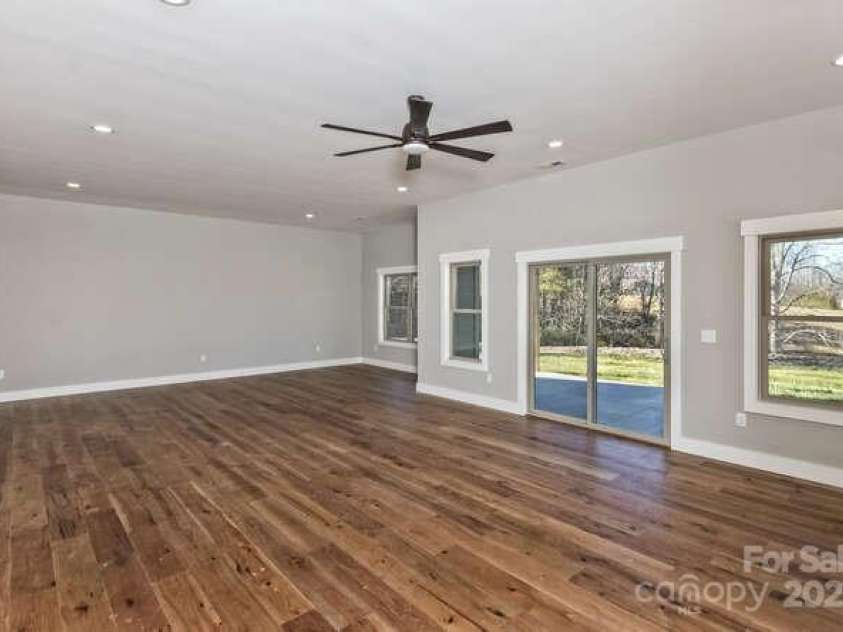 105 Sheila Wynne Drive, Fletcher, NC 28732.  MLS# CAR4330203, YatesRealty ID 572. 