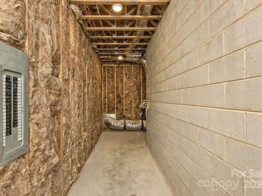 105 Sheila Wynne Drive, Fletcher, NC 28732.  MLS# CAR4330203, YatesRealty ID 572. 