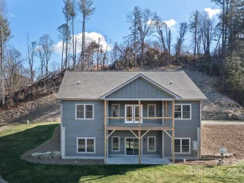 105 Sheila Wynne Drive, Fletcher, NC 28732.  MLS# CAR4330203, YatesRealty ID 572. 