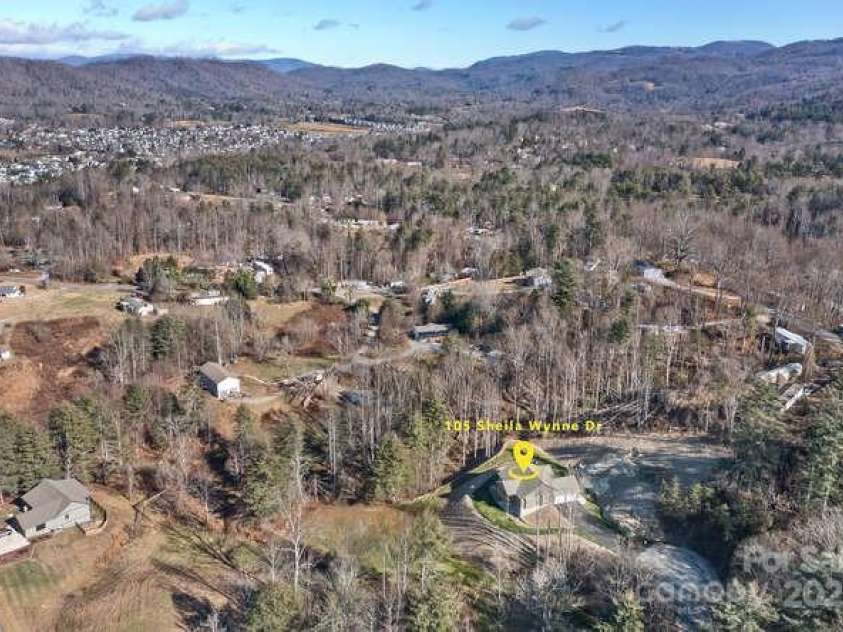 105 Sheila Wynne Drive, Fletcher, NC 28732.  MLS# CAR4330203, YatesRealty ID 572. 