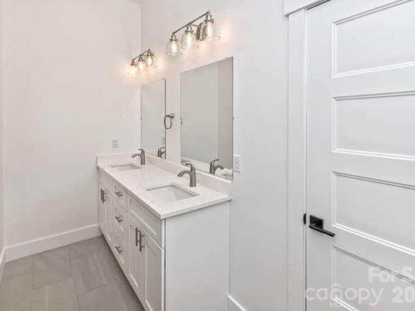 105 Sheila Wynne Drive, Fletcher, NC 28732.  MLS# CAR4330203, YatesRealty ID 572. 