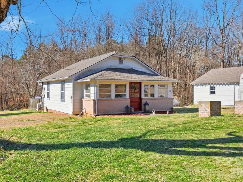174 Shumate Lane, North Wilkesboro, NC 28659.  MLS# CAR4336858, YatesRealty ID 5720. 