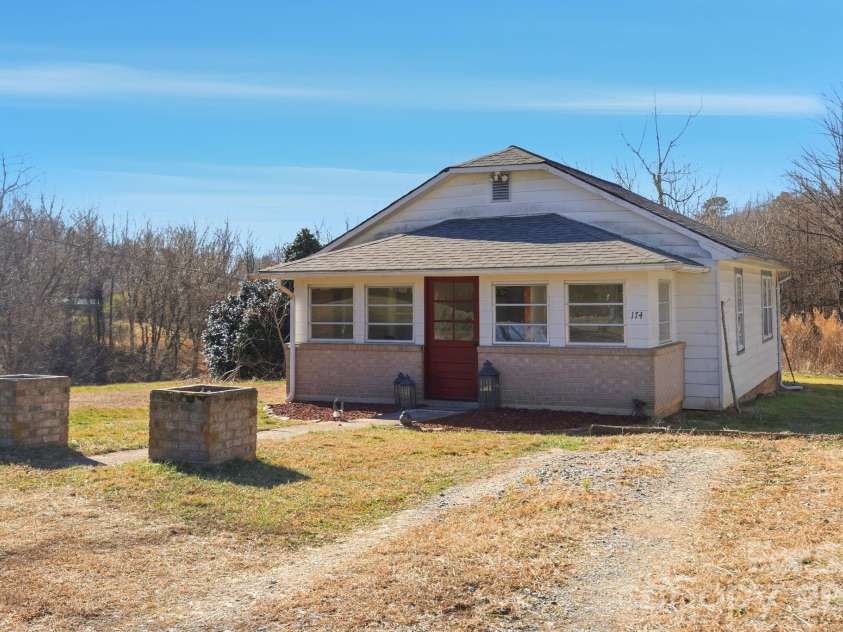 174 Shumate Lane, North Wilkesboro, NC 28659.  MLS# CAR4336858, YatesRealty ID 5720. 