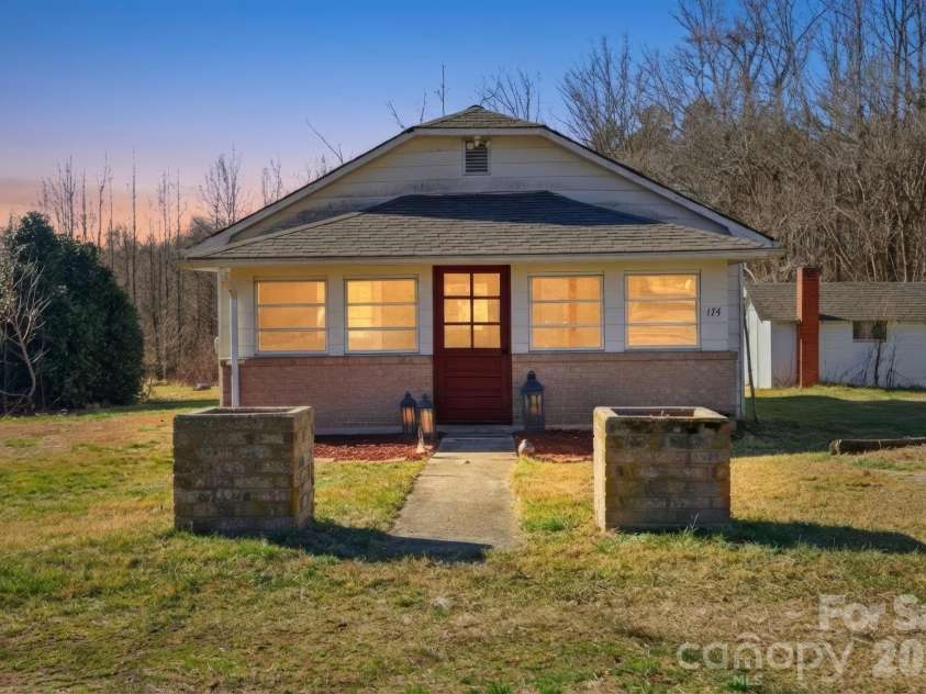 174 Shumate Lane, North Wilkesboro, NC 28659.  MLS# CAR4336858, YatesRealty ID 5720. 