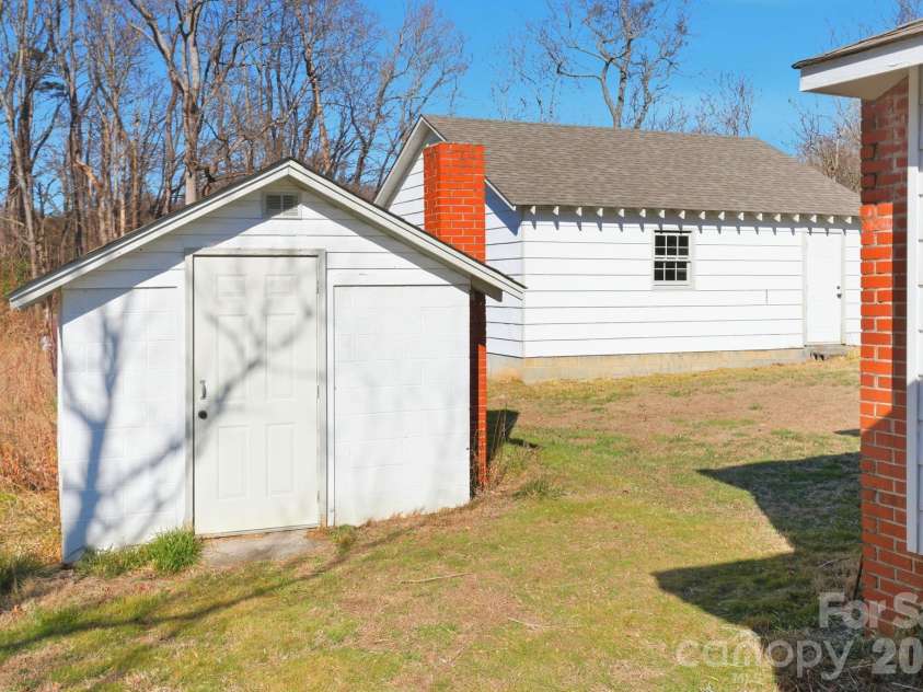 174 Shumate Lane, North Wilkesboro, NC 28659.  MLS# CAR4336858, YatesRealty ID 5720. 