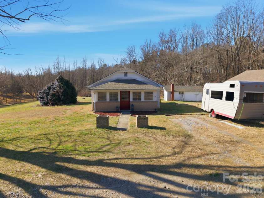 174 Shumate Lane, North Wilkesboro, NC 28659.  MLS# CAR4336858, YatesRealty ID 5720. 