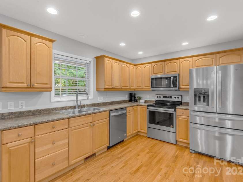 904 Mills Gap Road, Fletcher, NC 28732.  MLS# CAR4237641, YatesRealty ID 5720. 