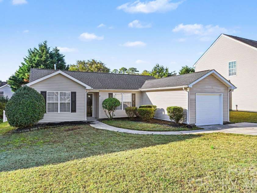 10133 Illoria Drive, Charlotte, NC 28273.  MLS# CAR4432147, YatesRealty ID 57207. 