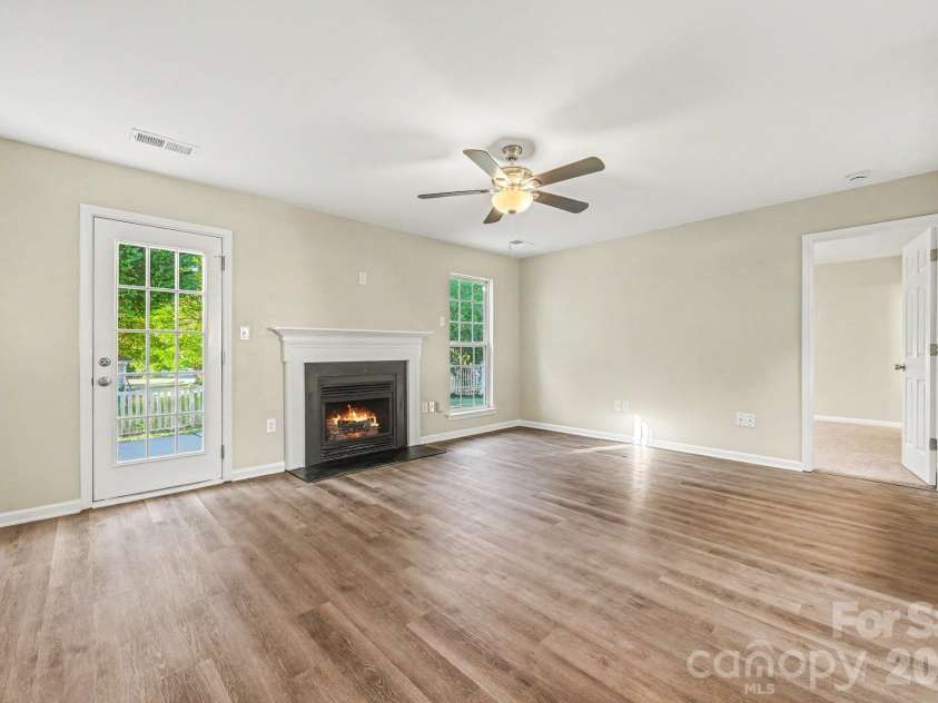 10133 Illoria Drive, Charlotte, NC 28273.  MLS# CAR4432147, YatesRealty ID 57207. 