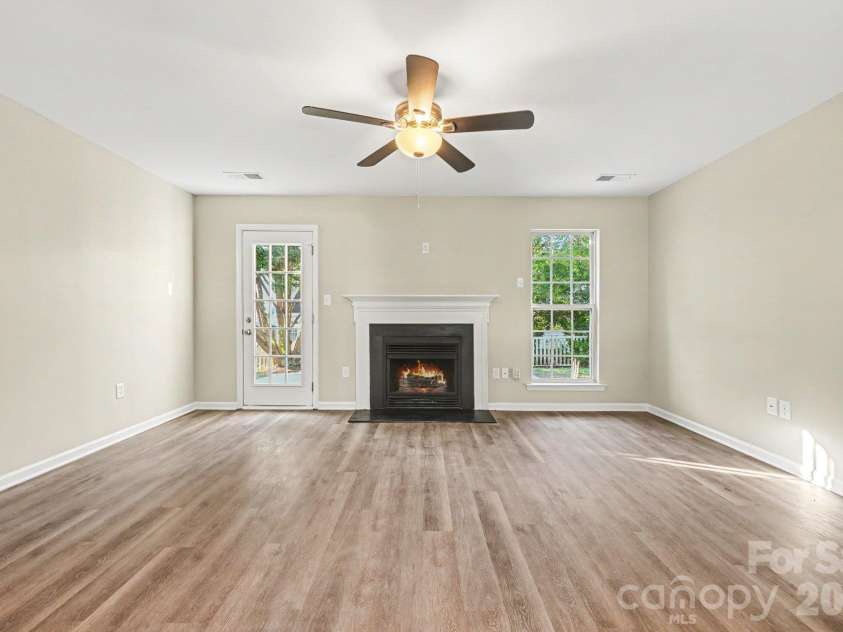 10133 Illoria Drive, Charlotte, NC 28273.  MLS# CAR4432147, YatesRealty ID 57207. 