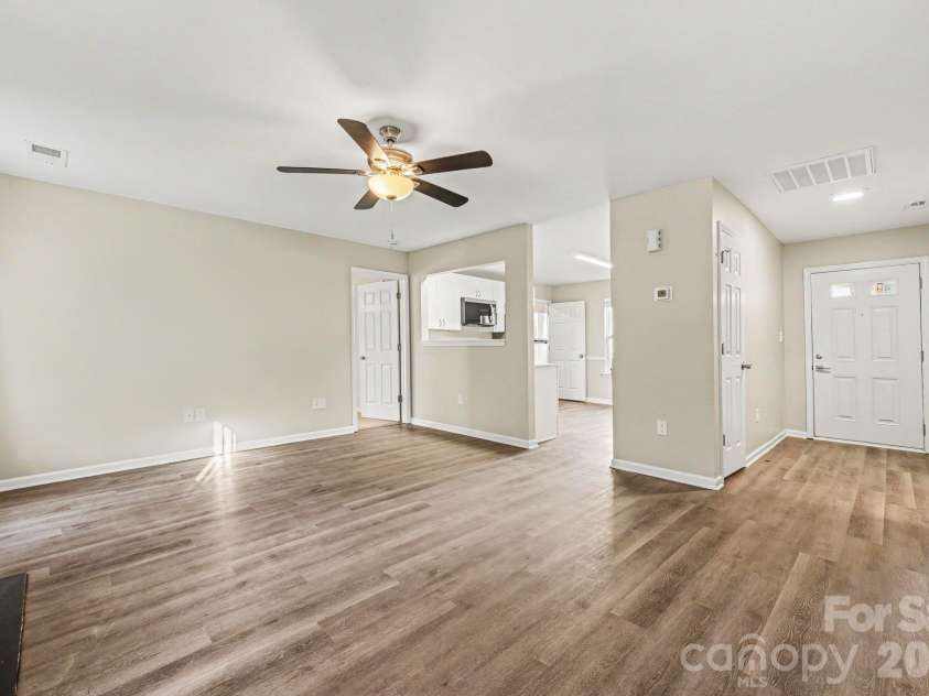 10133 Illoria Drive, Charlotte, NC 28273.  MLS# CAR4432147, YatesRealty ID 57207. 