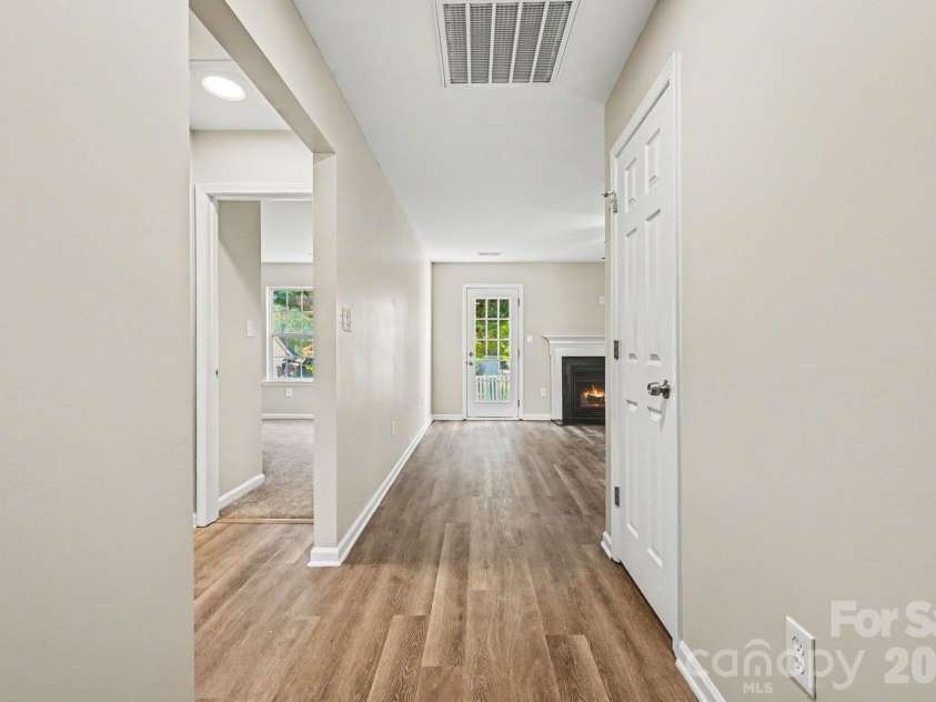10133 Illoria Drive, Charlotte, NC 28273.  MLS# CAR4432147, YatesRealty ID 57207. 