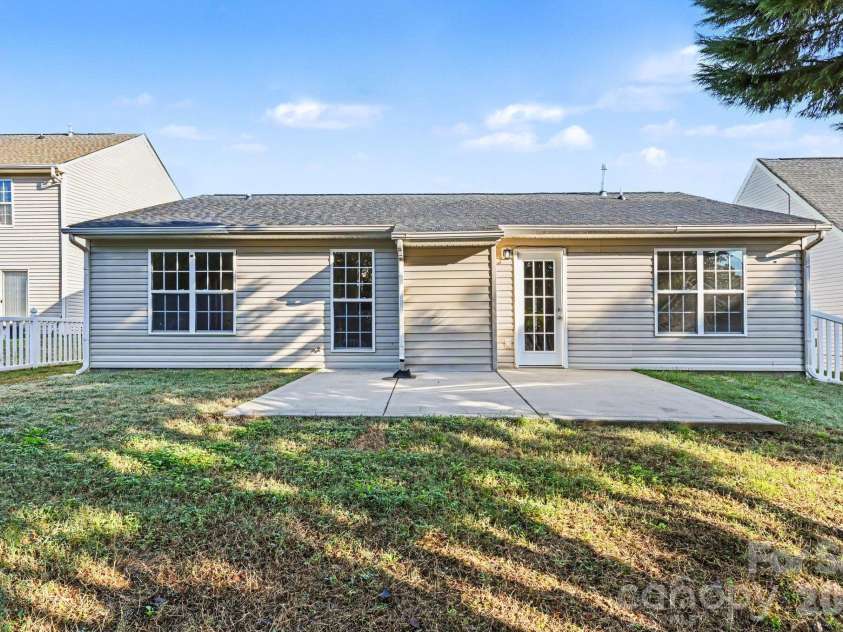 10133 Illoria Drive, Charlotte, NC 28273.  MLS# CAR4432147, YatesRealty ID 57207. 