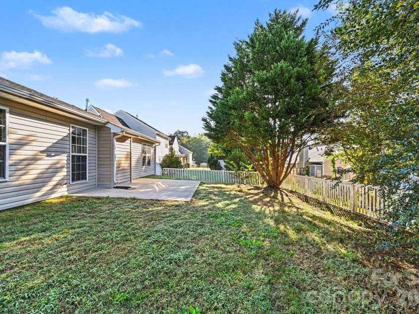10133 Illoria Drive, Charlotte, NC 28273.  MLS# CAR4432147, YatesRealty ID 57207. 