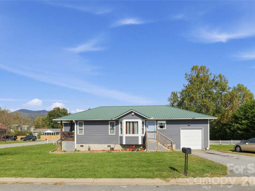 12 Janie Drive, Clyde, NC 28721.  MLS# CAR4435588, YatesRealty ID 57209. 