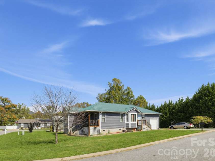 12 Janie Drive, Clyde, NC 28721.  MLS# CAR4435588, YatesRealty ID 57209. 