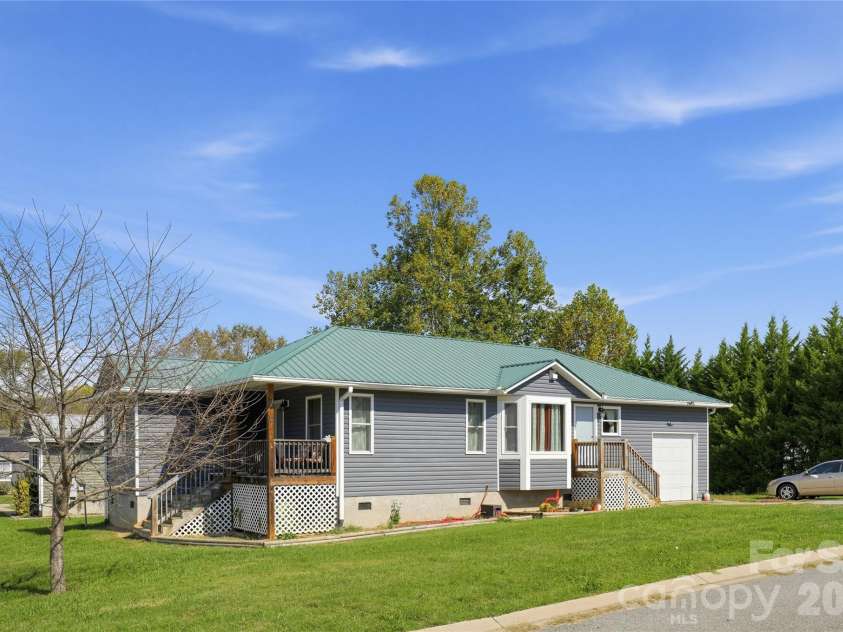 12 Janie Drive, Clyde, NC 28721.  MLS# CAR4435588, YatesRealty ID 57209. 