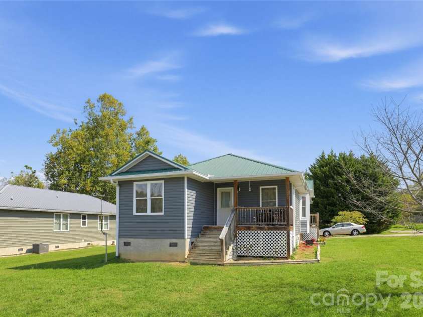 12 Janie Drive, Clyde, NC 28721.  MLS# CAR4435588, YatesRealty ID 57209. 