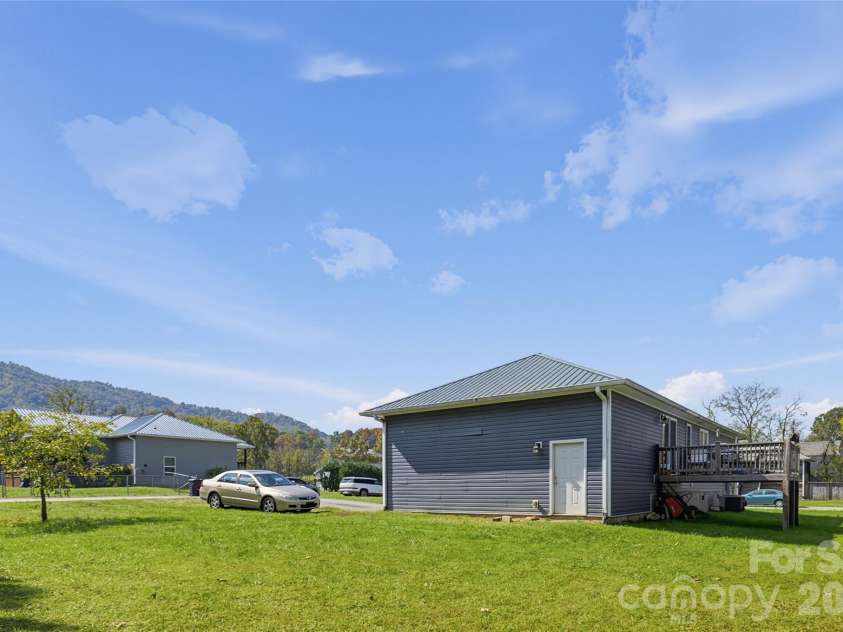 12 Janie Drive, Clyde, NC 28721.  MLS# CAR4435588, YatesRealty ID 57209. 