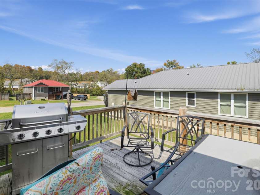 12 Janie Drive, Clyde, NC 28721.  MLS# CAR4435588, YatesRealty ID 57209. 