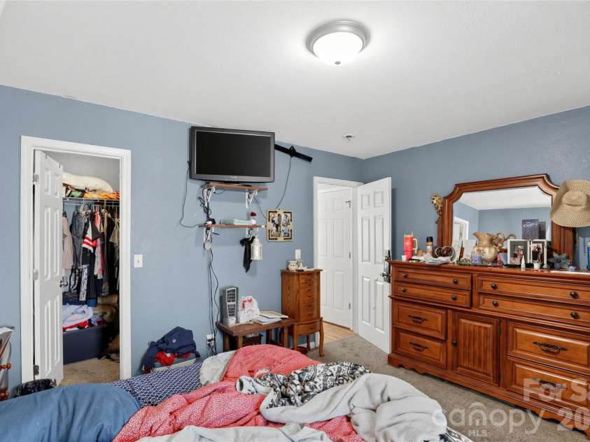 12 Janie Drive, Clyde, NC 28721.  MLS# CAR4435588, YatesRealty ID 57209. 