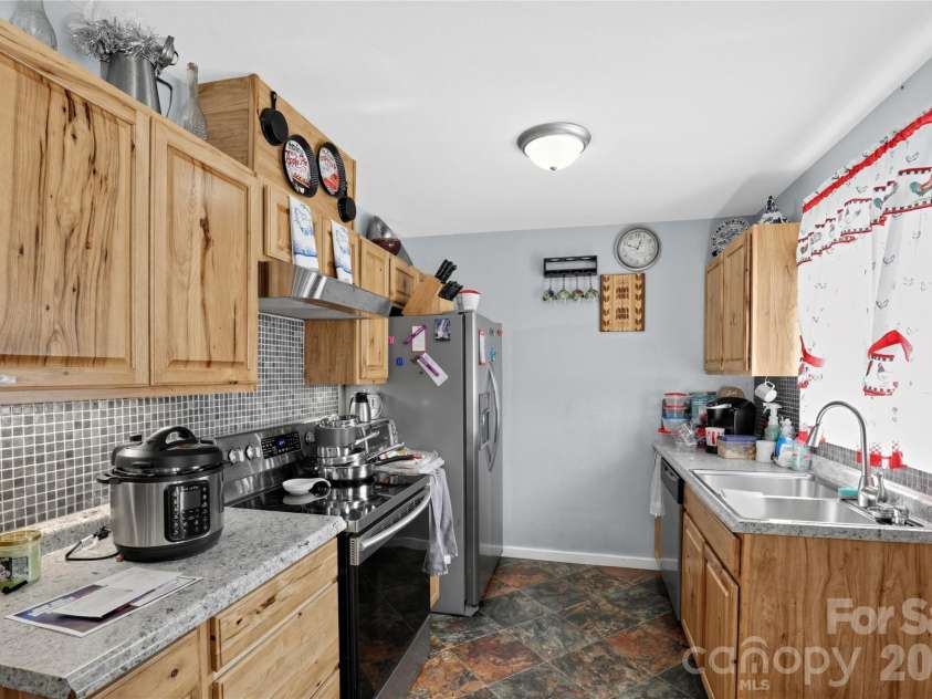 12 Janie Drive, Clyde, NC 28721.  MLS# CAR4435588, YatesRealty ID 57209. 