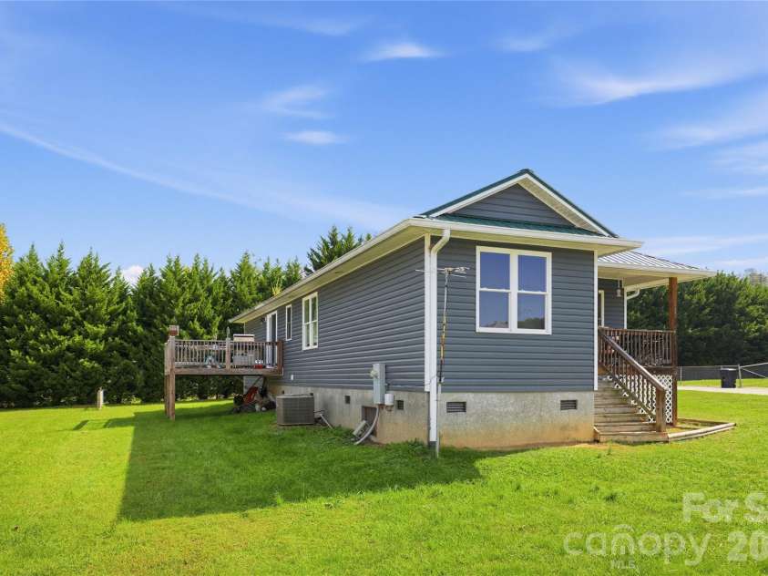 12 Janie Drive, Clyde, NC 28721.  MLS# CAR4435588, YatesRealty ID 57209. 