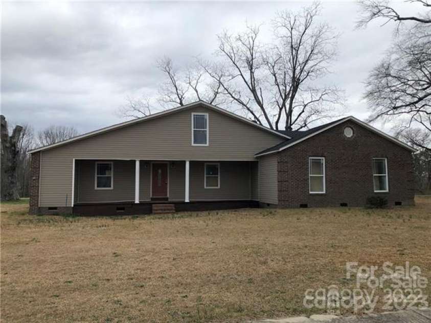 310 East Street, Heath Springs, SC 29058.  MLS# CAR3876425, YatesRealty ID 5721. 