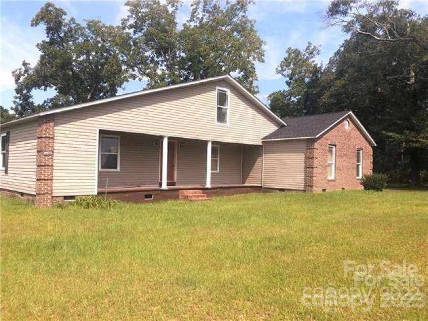 310 East Street, Heath Springs, SC 29058.  MLS# CAR3876425, YatesRealty ID 5721. 