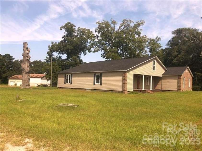 310 East Street, Heath Springs, SC 29058.  MLS# CAR3876425, YatesRealty ID 5721. 