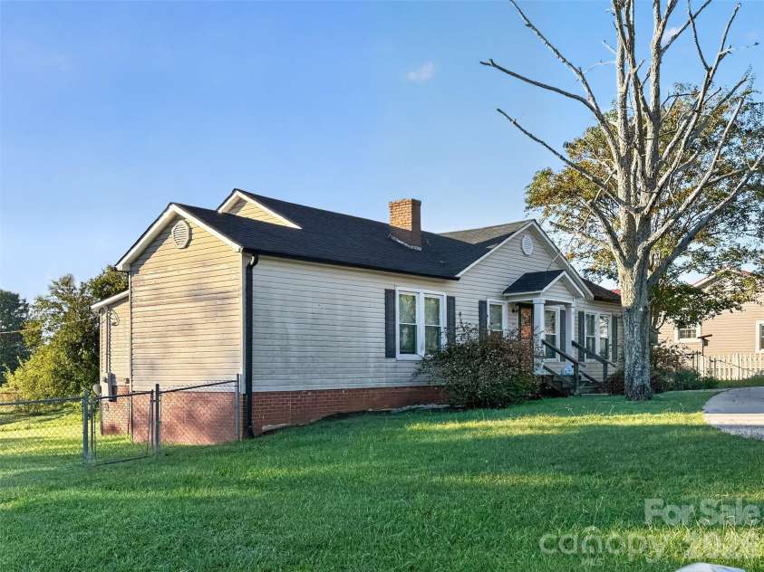184 Hollis Road, Ellenboro, NC 28040.  MLS# CAR4434678, YatesRealty ID 57213. 