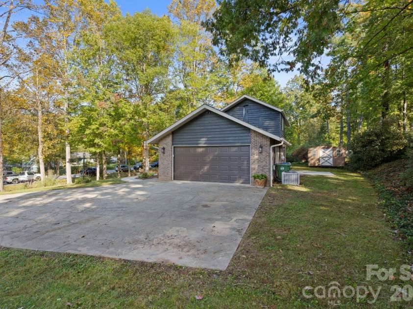 97 Wilkie Way, Fletcher, NC 28732.  MLS# CAR4418973, YatesRealty ID 57215. 