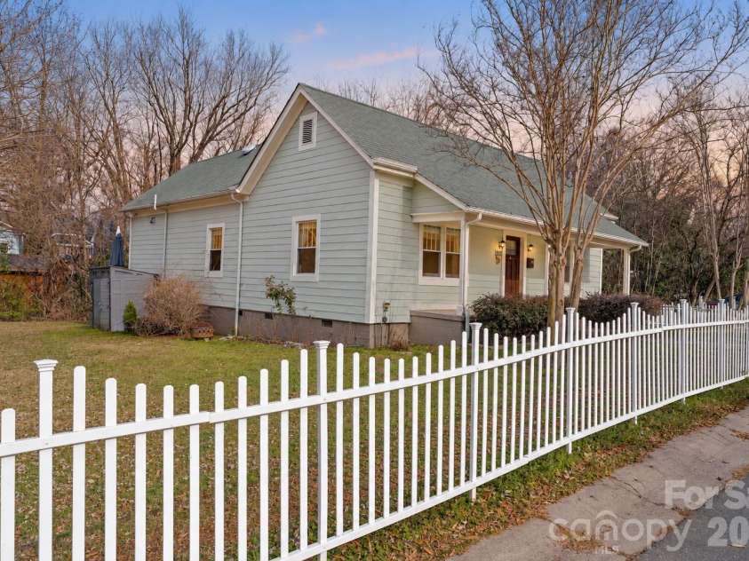 2815 Myers Street, Charlotte, NC 28205.  MLS# CAR4435606, YatesRealty ID 57219. 